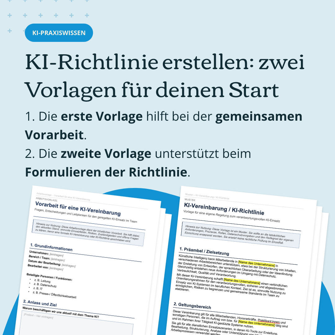 Blauer Hintergrund, darauf steht "KI-Richtlinie erstellen: zwei Vorlagen für deinen Start". Darunter zwei Bilder der Vorlagen-Downloads.