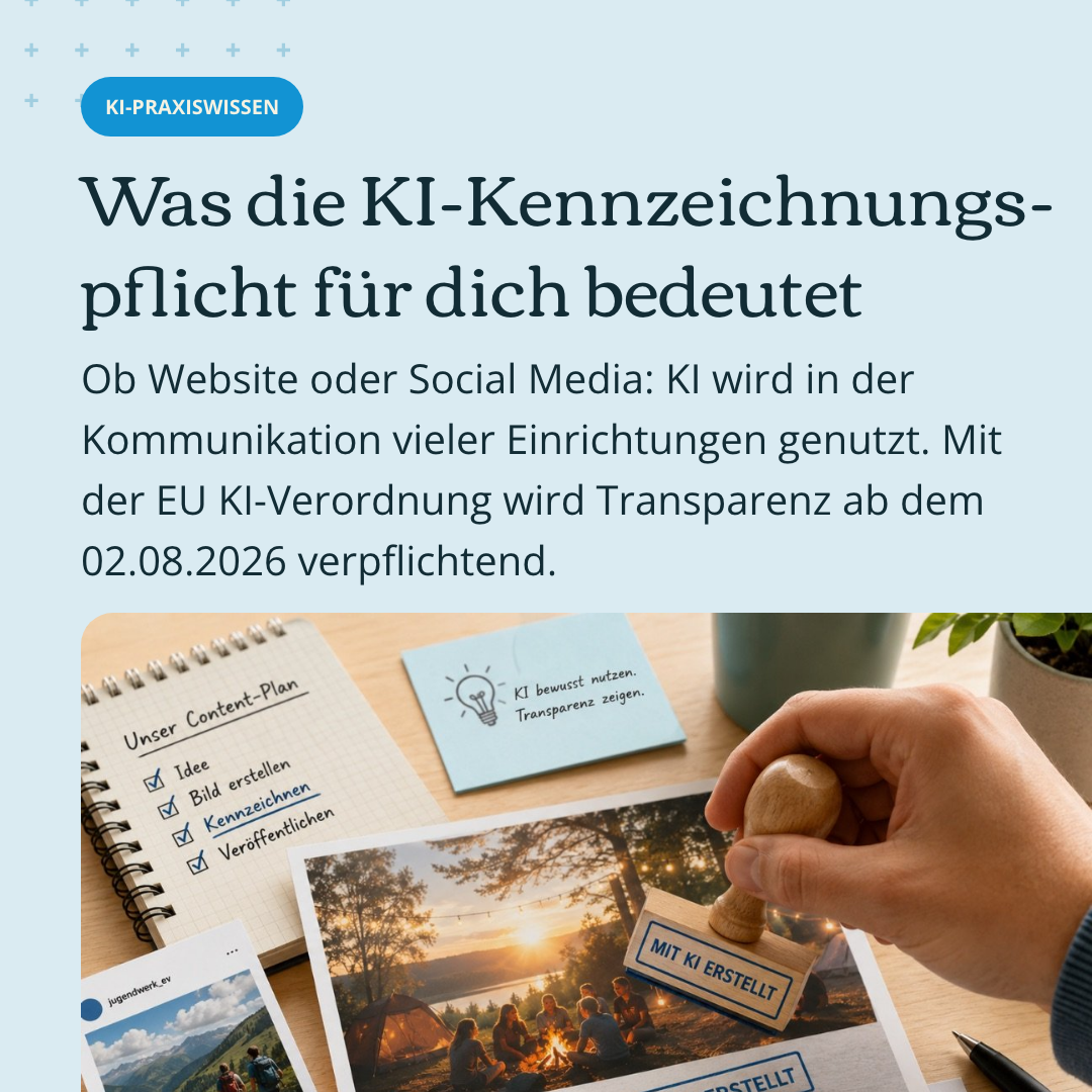 Hellgrüner Hintergrund. Darauf steht "Was die KI-Kennzeichnungspflicht für dich bedeutet" gefolgt von einem KI-generierten Bild. Eine Hand stempelt Bilder.