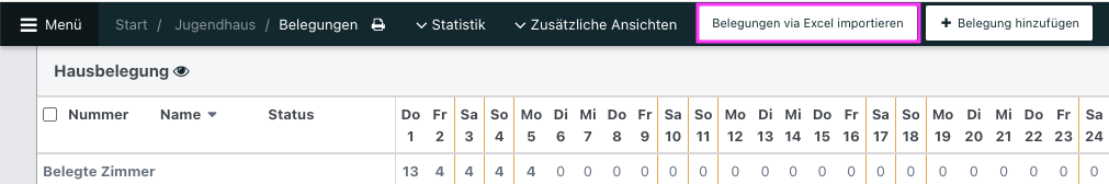 Hausbelegungsübersicht mit pink umrahmter Schaltfläche „Belegungen via Excel importieren“ in der oberen Menüleiste.